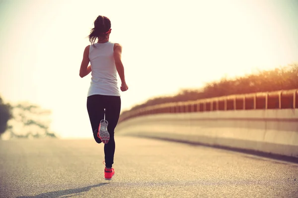 Фітнес жінка бігун — стокове фото