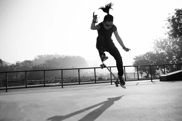 Skate skate no parque — Fotografia de Stock