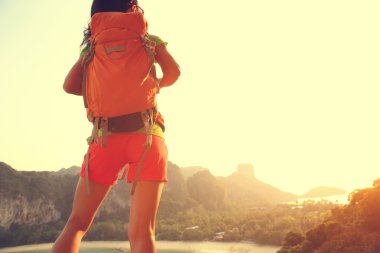 başarılı kadın uzun yürüyüşe çıkan kimse