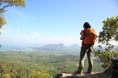 Mountain kadın uzun yürüyüşe çıkan kimse