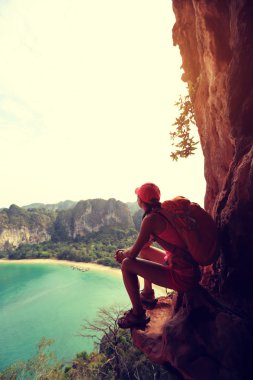 dağ tepe adlı kadın uzun yürüyüşe çıkan kimse