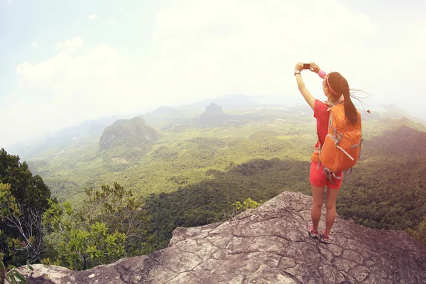 Woman hiker with smartphone — Stock Photo, Image