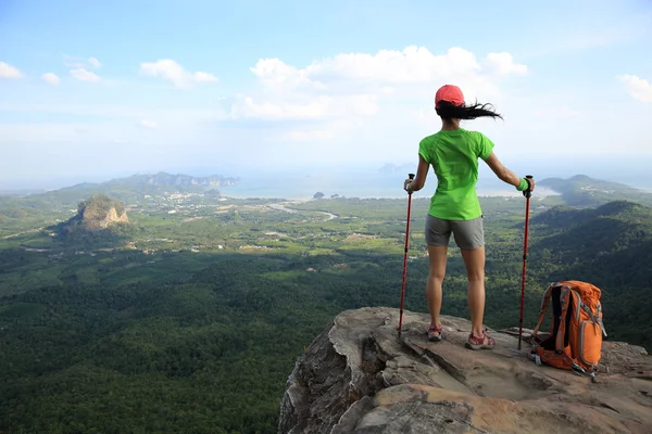 Successful woman hiker — Stock Photo, Image