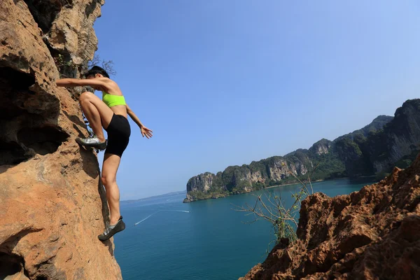 Mujer escalador de roca —  Fotos de Stock