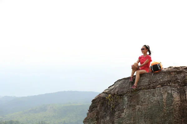 Mujer joven excursionista —  Fotos de Stock