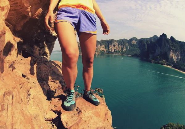 Woman rock climber — Stock Photo, Image