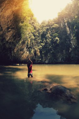 kadın pratik yoga su