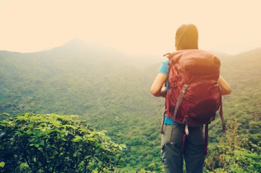 genç kadın backpacker 