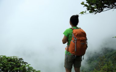 genç kadın backpacker 