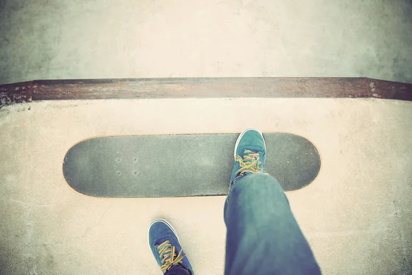 Patines de skate en skatepark — Foto de Stock