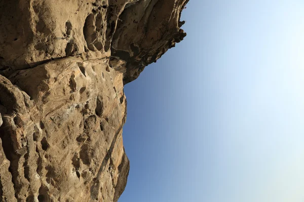 Rock för klättring över himlen — Stockfoto