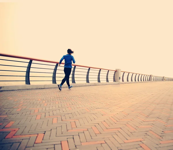 Corredor mujer fitness — Foto de Stock