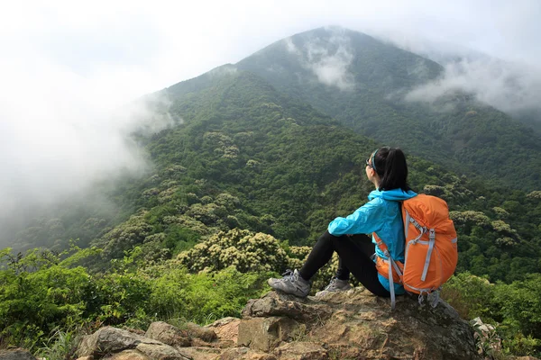 Young woman backpacker — Stock Photo, Image