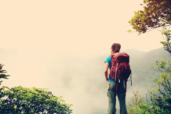 Junge Backpacker — Stockfoto