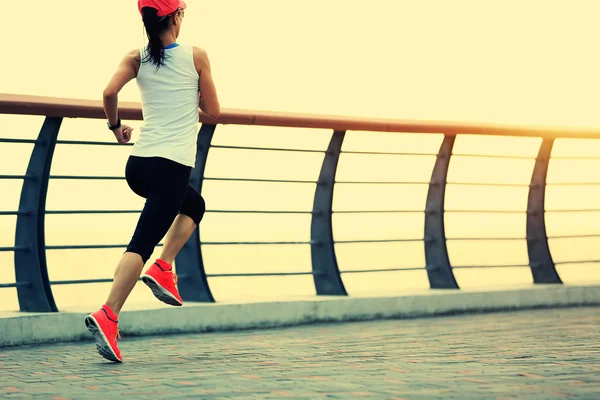 Fitness mulher corredor — Fotografia de Stock