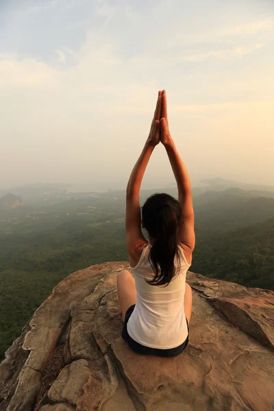 Mulher Prática Yoga — Fotografia de Stock