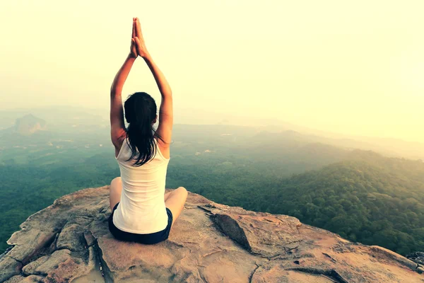 Mulher Prática Yoga — Fotografia de Stock