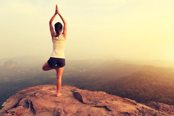 Femme Pratique Yoga — Photo