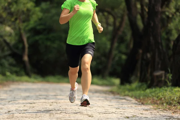 Žena stezka běžec — Stock fotografie