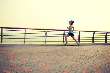 Genç fitness kadını