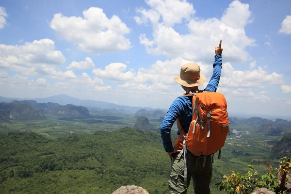 Cheering woman hiker — Stock Photo, Image