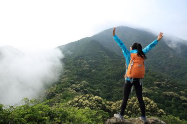 Tezahürat kadın uzun yürüyüşe çıkan kimse 