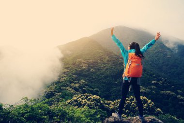 Tezahürat kadın uzun yürüyüşe çıkan kimse 