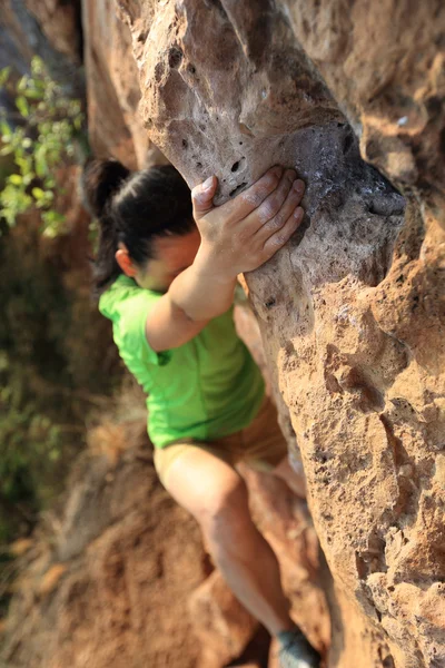 Woman rock climber — Stock Photo, Image