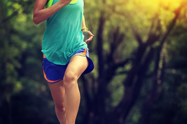 Joven mujer fitness — Foto de Stock