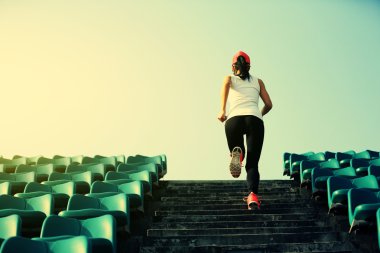 Genç fitness kadını