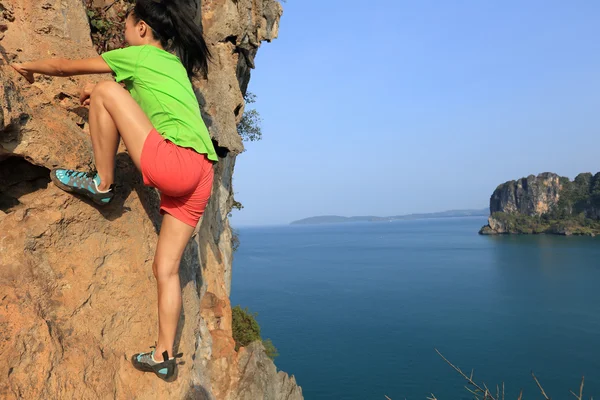 Donna scalatore di roccia — Foto Stock