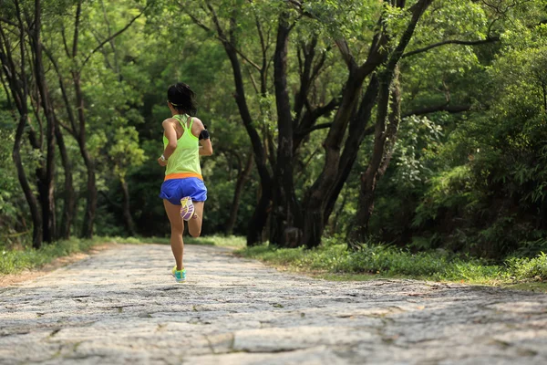 Jonge fitness vrouw — Stockfoto