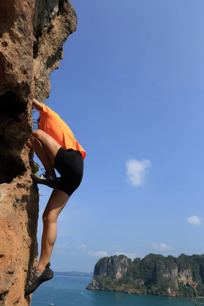 Woman rock climber — Stock Photo, Image