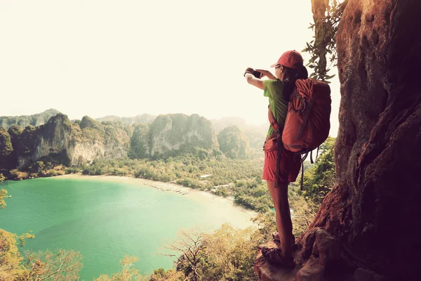 kadın hiker alarak fotoğraf 