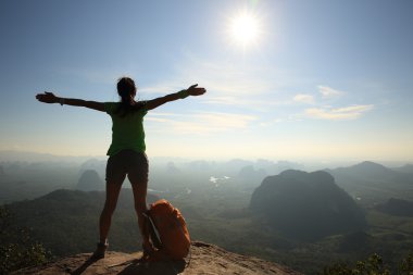 Tezahürat kadın uzun yürüyüşe çıkan kimse 