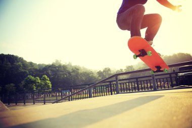 skatepark genç kadın