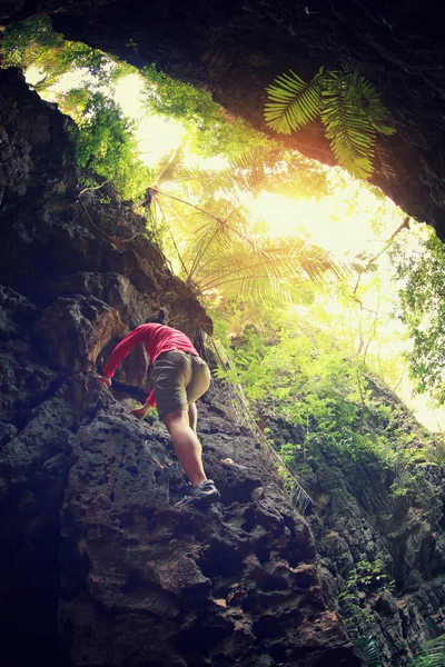 Woman rock climber — Stock Photo, Image