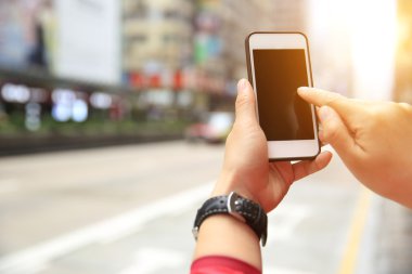 Cep telefonu kullanarak insan eli