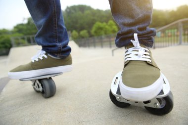 kaykaycı skatepark sürme