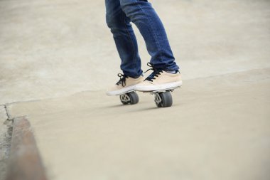 kaykaycı skatepark sürme