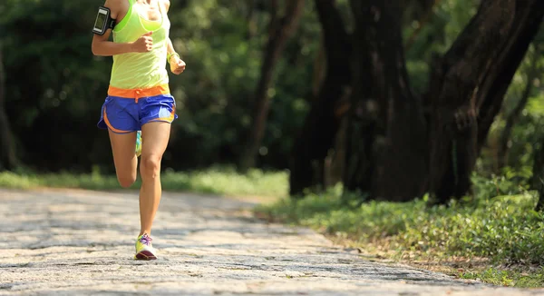 Kadın iz runner — Stok fotoğraf