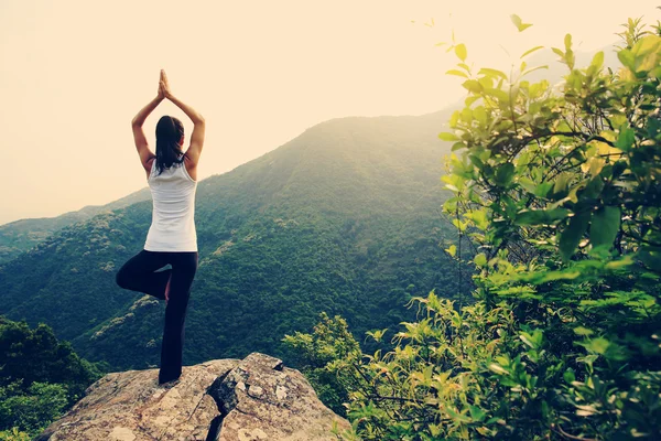 Femme Pratique Yoga — Photo