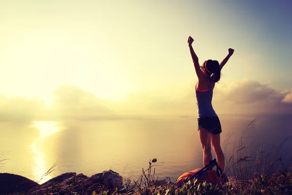 Young woman backpacker — Stock Photo, Image