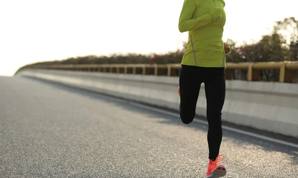 Fitness kobieta lekkoatletka — Zdjęcie stockowe