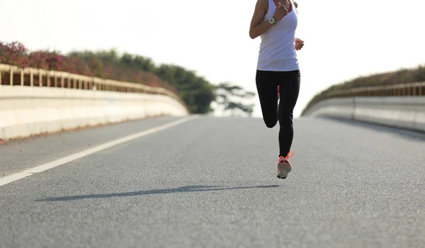 Fitness mulher corredor — Fotografia de Stock