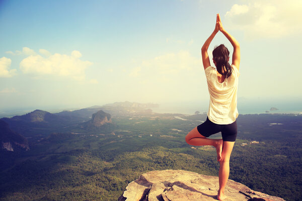 молодая фитнес-женщина