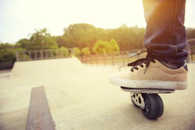 At Binme freeline kaykaycı