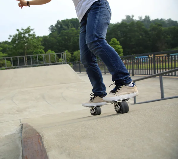 Freeline-Skateboarderfahren — Stockfoto