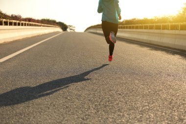 Genç fitness kadını