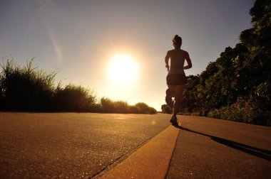 çalışan kadın atlet